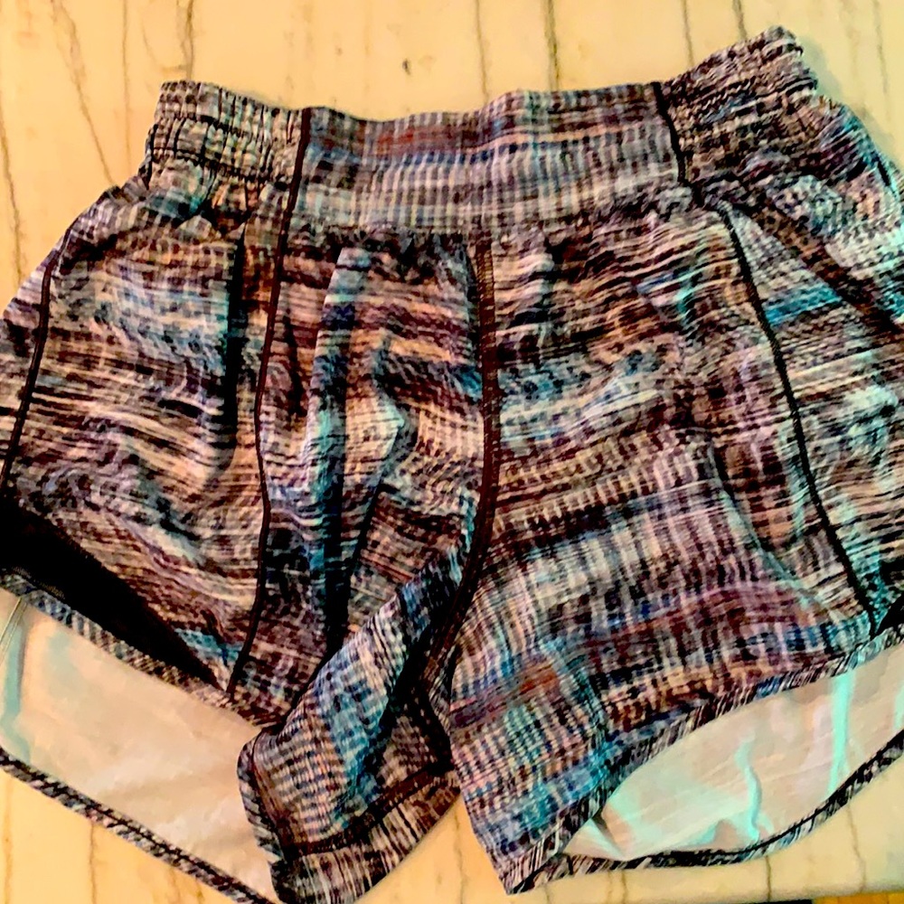 Lululemon Hotty Hot 4 inch shorts size 6